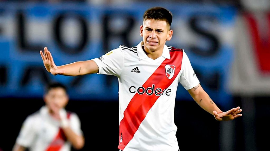 River busca conservar a&nbsp;Echeverri