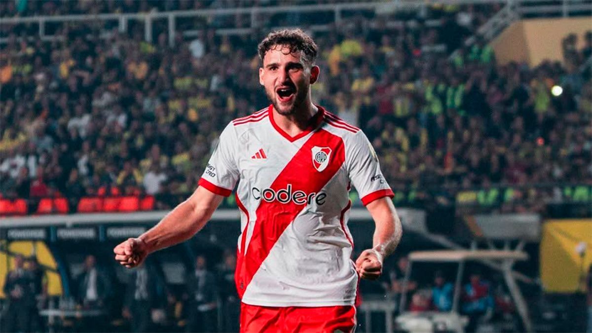 Boselli volvió a River y ya posó con la camiseta