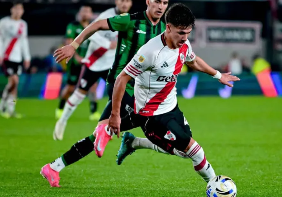 River, en alerta por el interés del Borussia Dortmund en Juan Cruz Meza