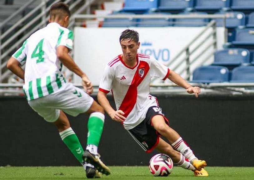 Ruberto y Dadín, entre los juveniles de River ante Vélez