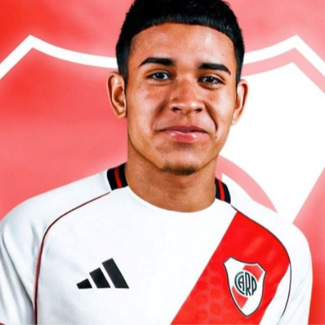 Kendry Páez arribó a la Argentina para incorporarse al plantel de River Plate