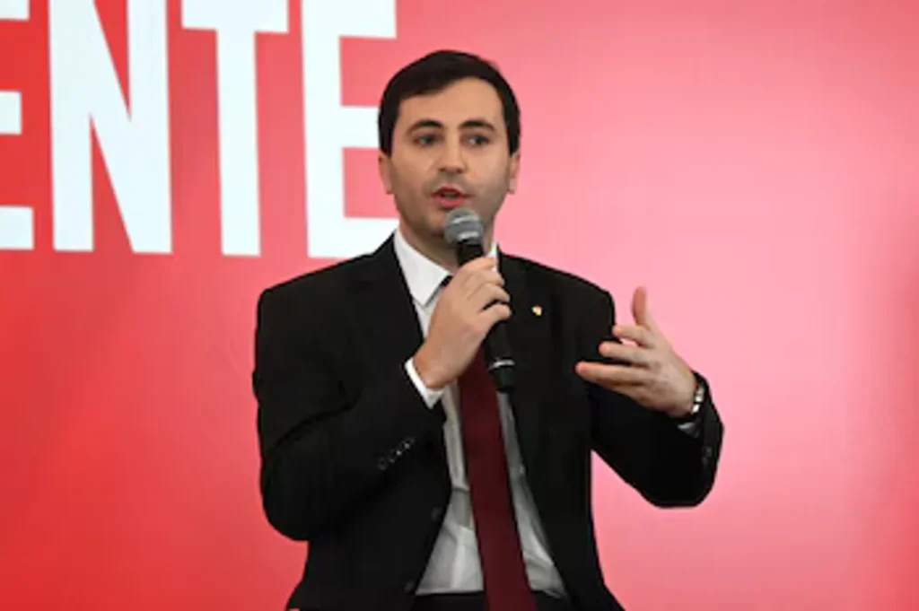 Stefano Di Carlo: “Hemos decidido que van a salir 15 jugadores y empezaremos desde hoy”